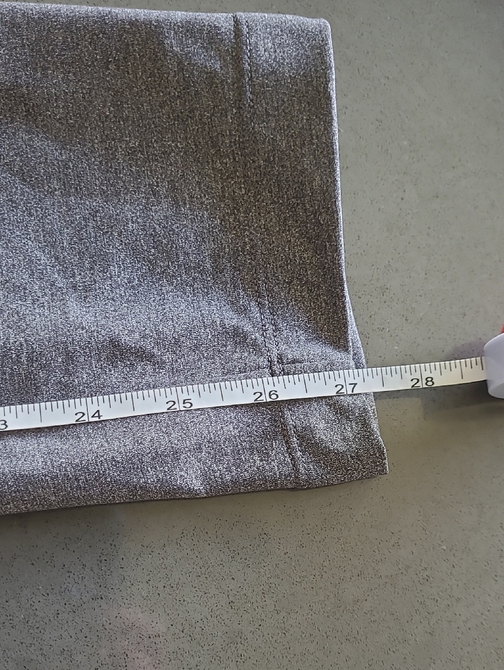 Lululemon On The Fly Pants. Size 6 - Picture 5 of 8